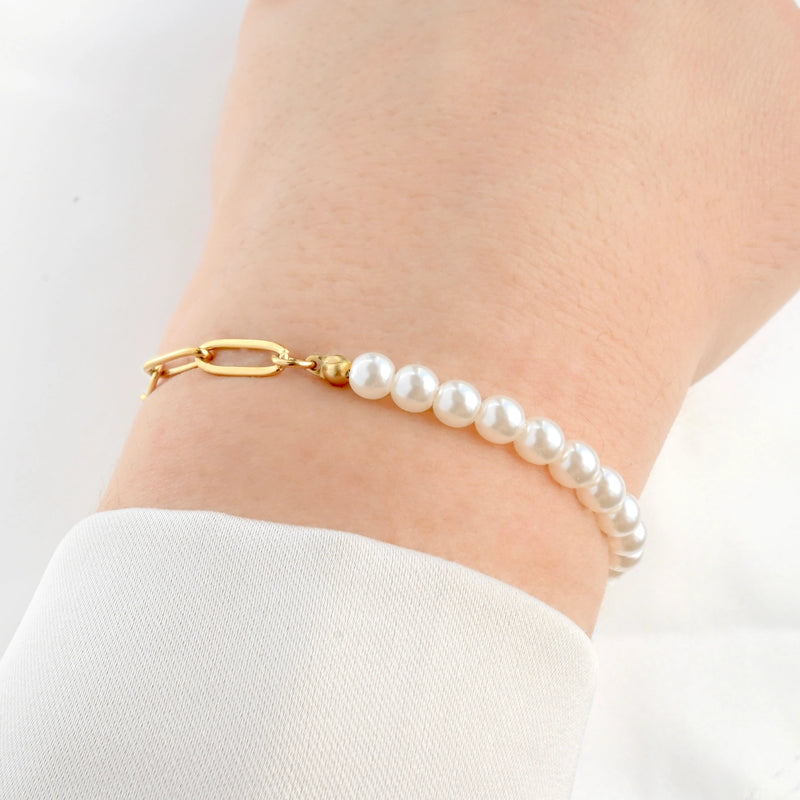 Armband "Half pearl" von Blueye Jewelry